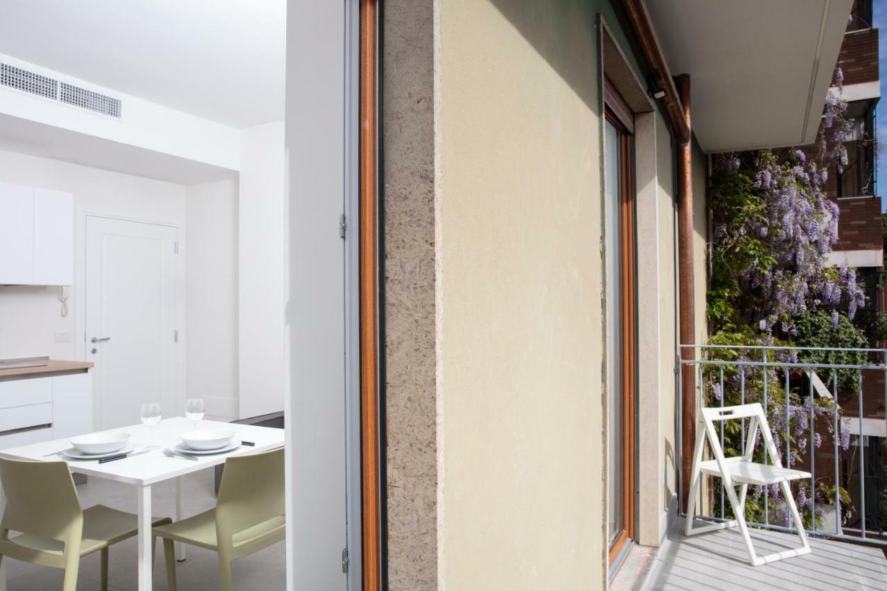 Studio Balcony